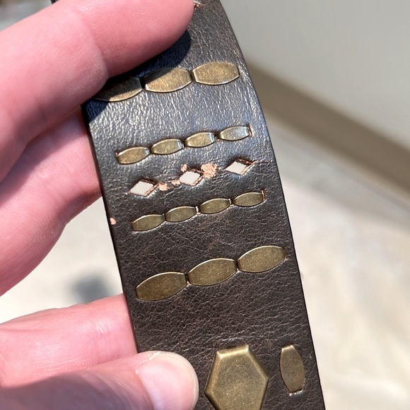 JESS SIMPSON👖 VTG FAUX BROWN LEATHER BELT W/RIVET ACCENTS Women’s 45” Fit37”-41” - Picture 10 of 12